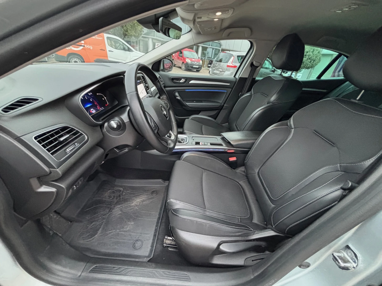 Renault Megane TCe 140 GPF бензин Stop&Start EDC7, снимка 16 - Автомобили и джипове - 54035885