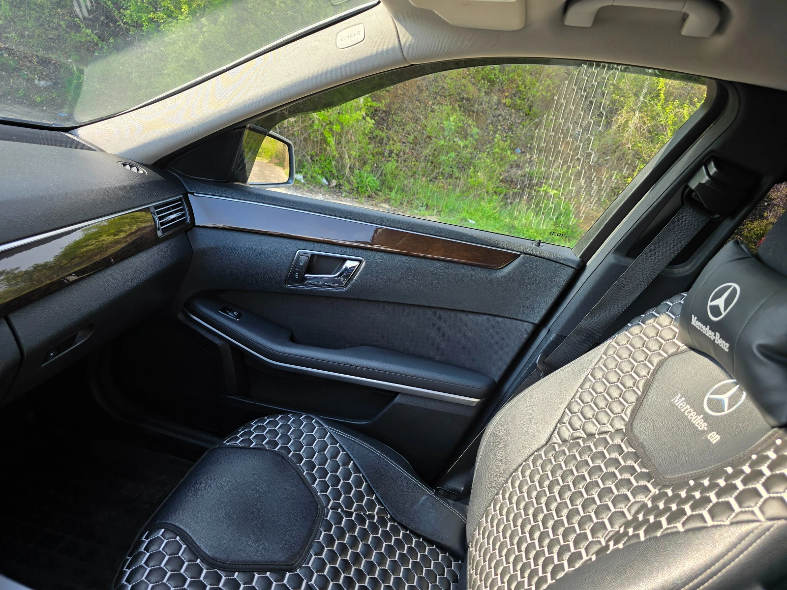 Mercedes-Benz E 220, снимка 16 - Автомобили и джипове - 54351044