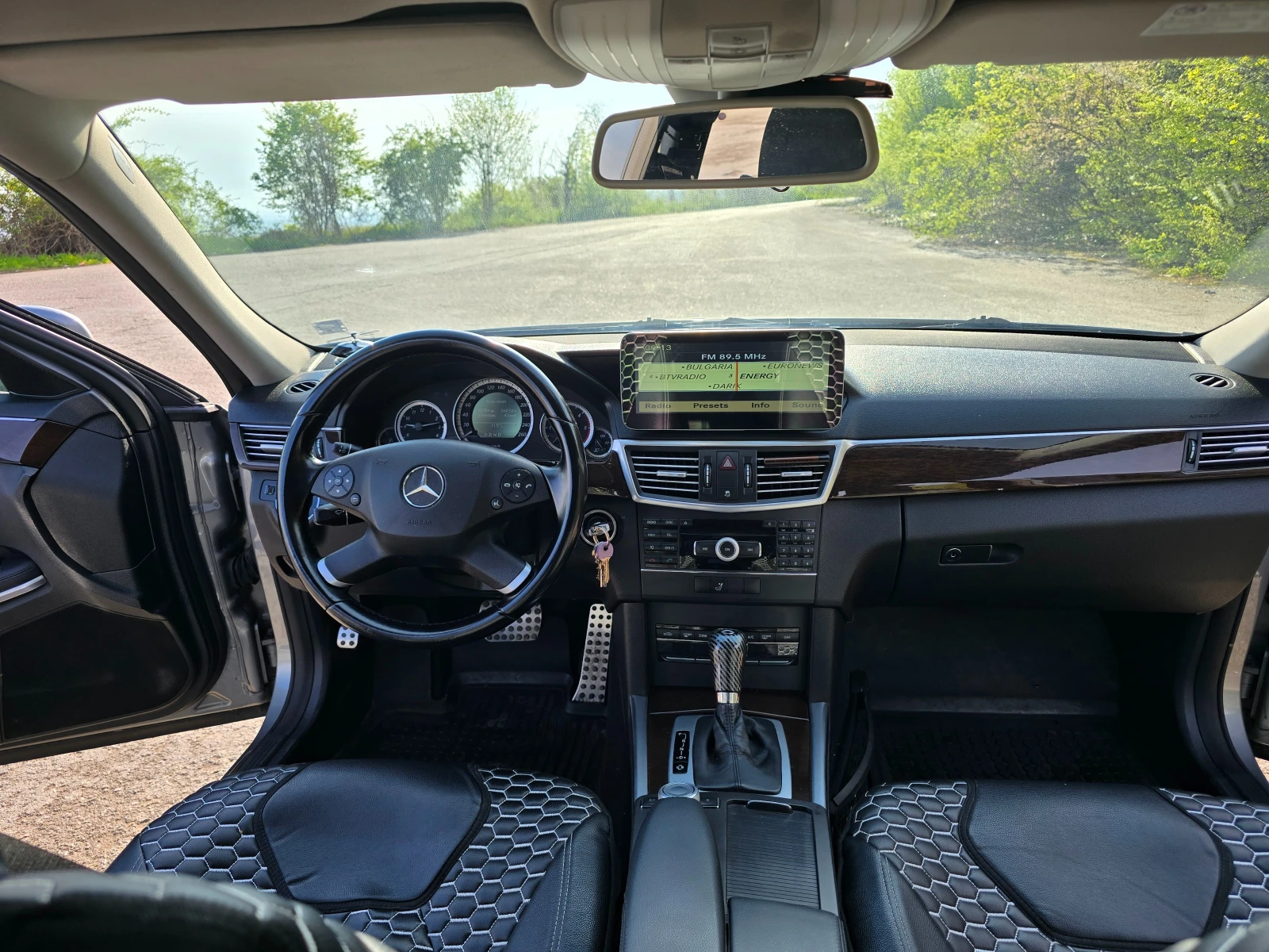 Mercedes-Benz E 220, снимка 12 - Автомобили и джипове - 54351044