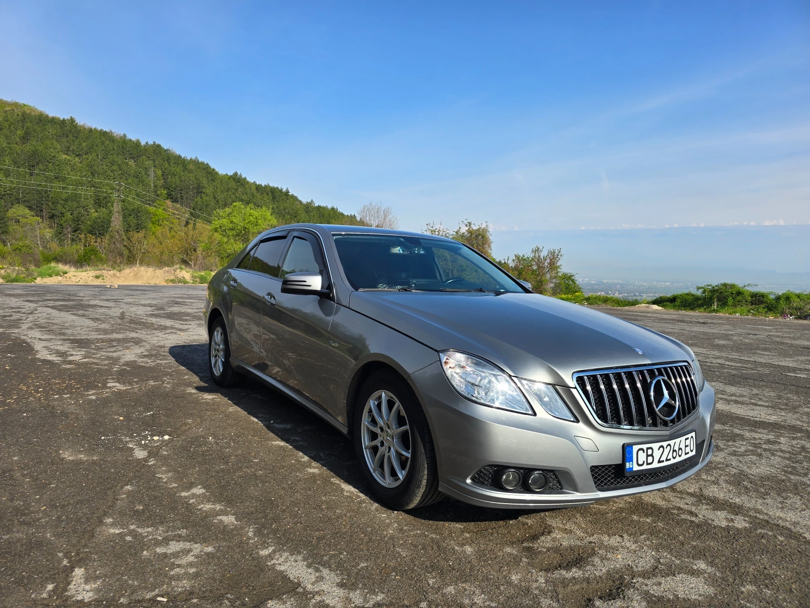 Mercedes-Benz E 220, снимка 2 - Автомобили и джипове - 54351044