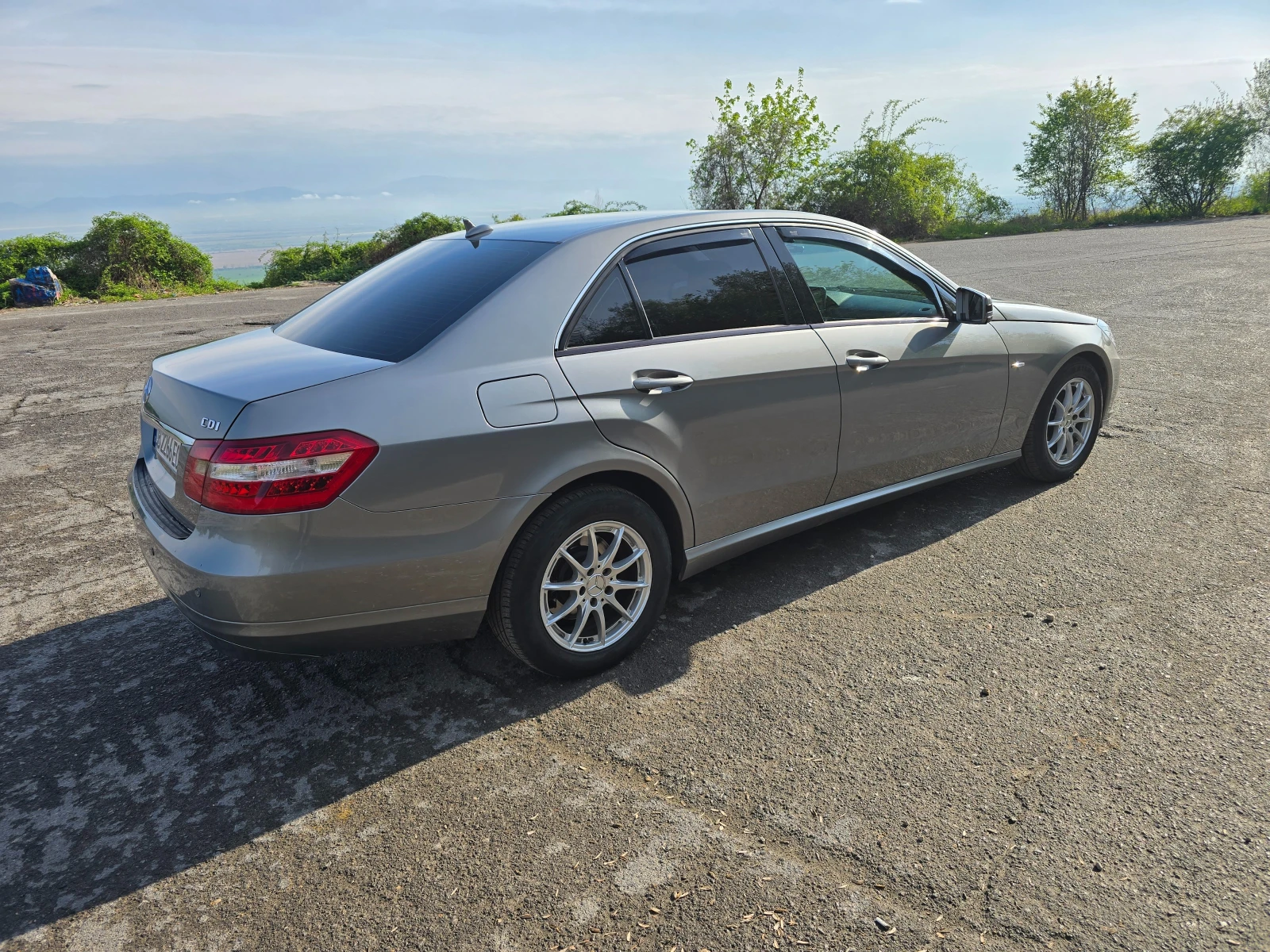 Mercedes-Benz E 220, снимка 5 - Автомобили и джипове - 54351044