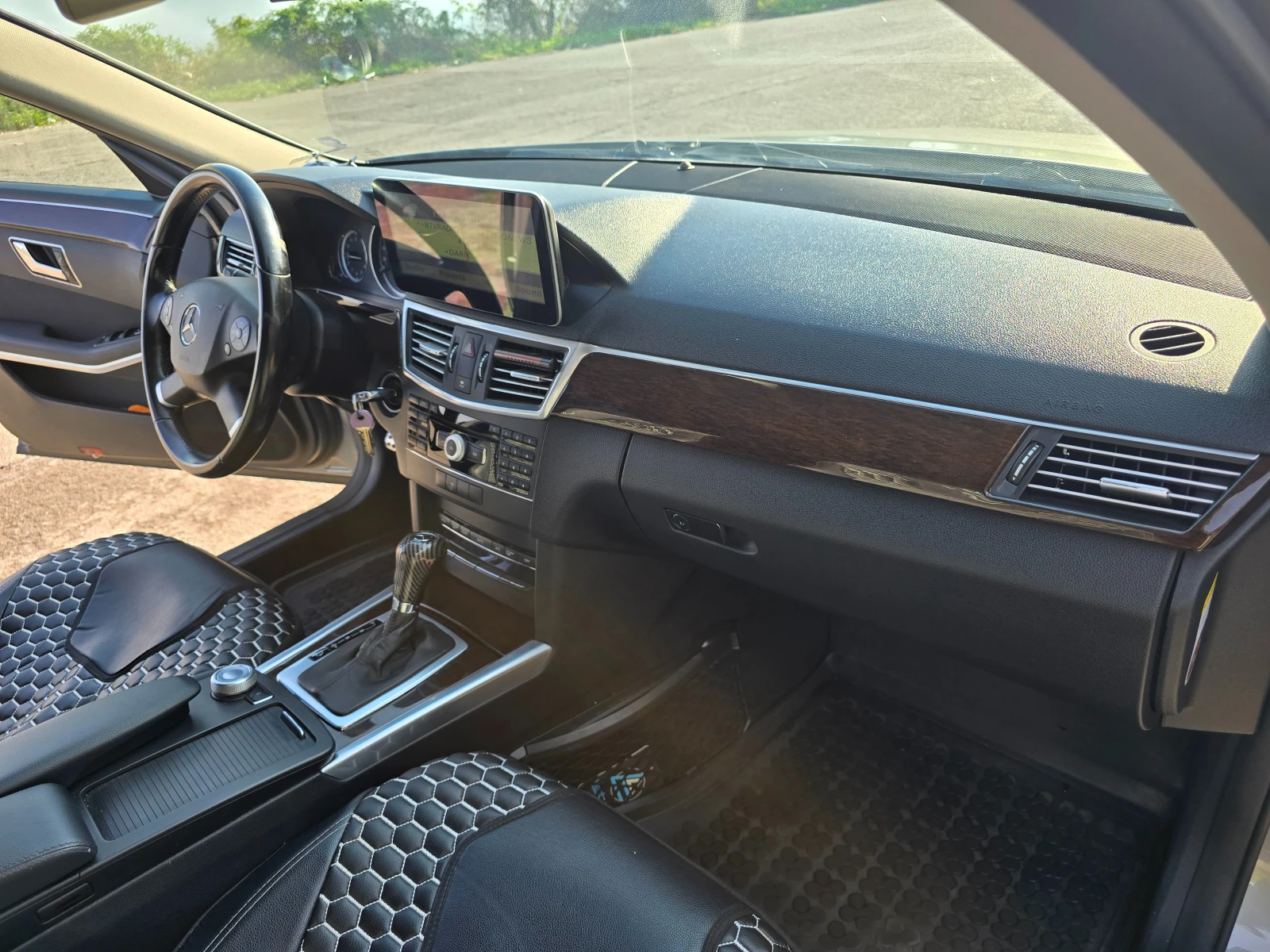 Mercedes-Benz E 220, снимка 14 - Автомобили и джипове - 54351044