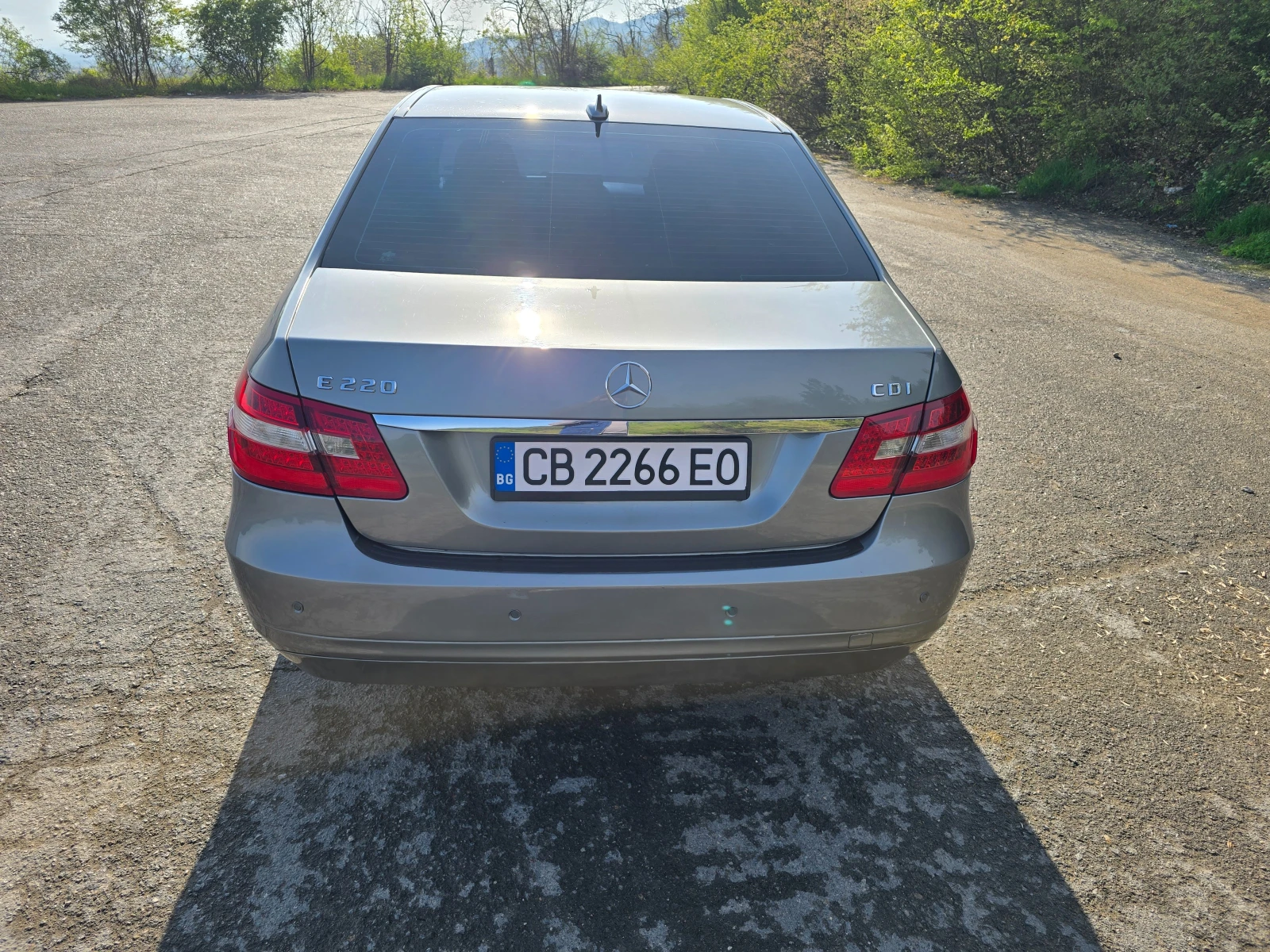 Mercedes-Benz E 220, снимка 4 - Автомобили и джипове - 54351044