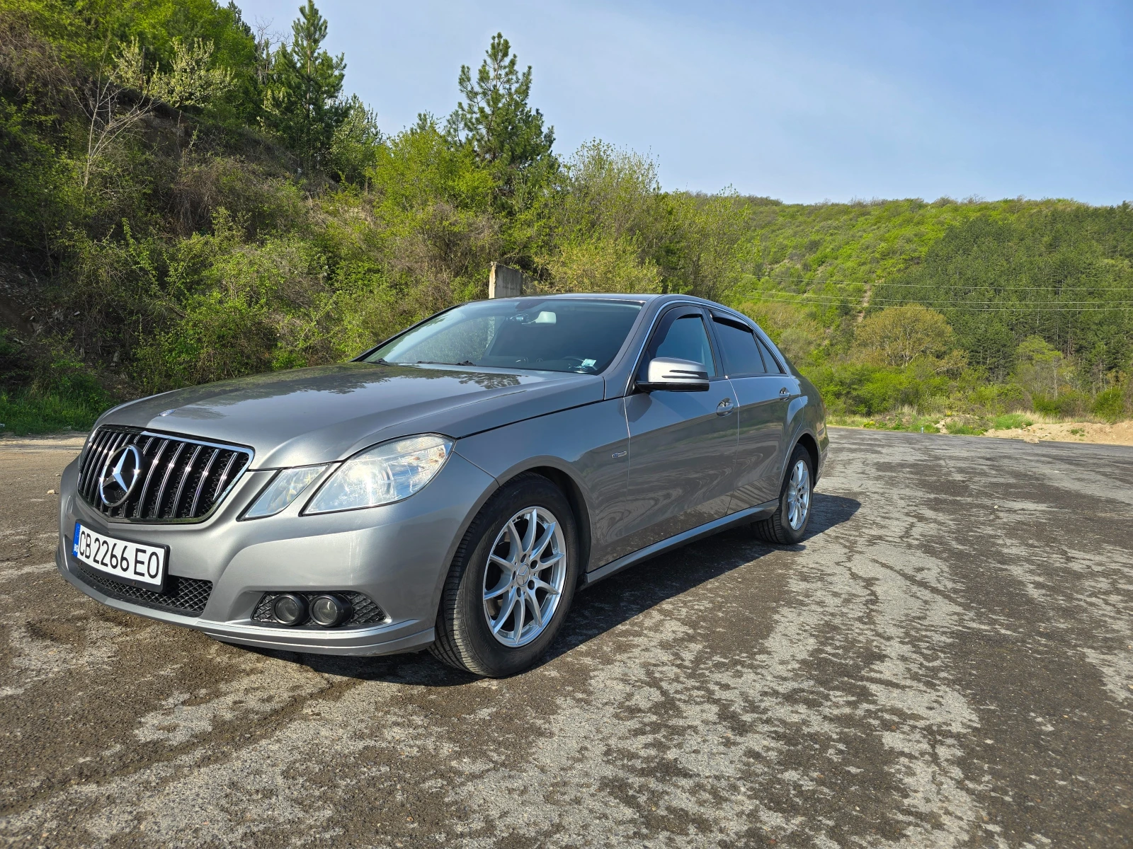 Mercedes-Benz E 220, снимка 3 - Автомобили и джипове - 54351044