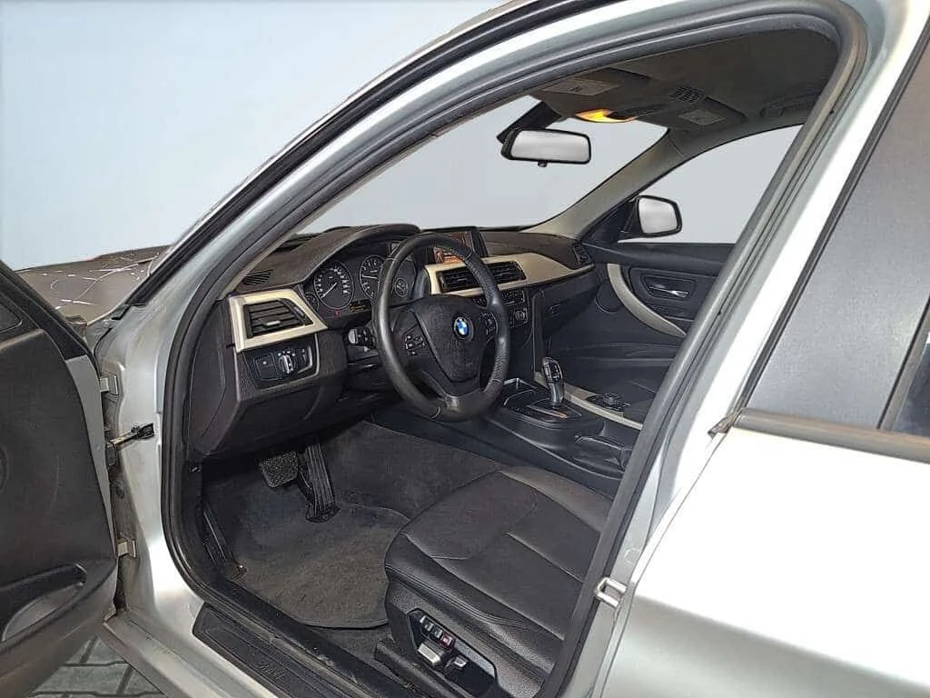 BMW 320 * xDrive * CARFAX * ЦЕНА ДО БГ, снимка 9 - Автомобили и джипове - 54692844
