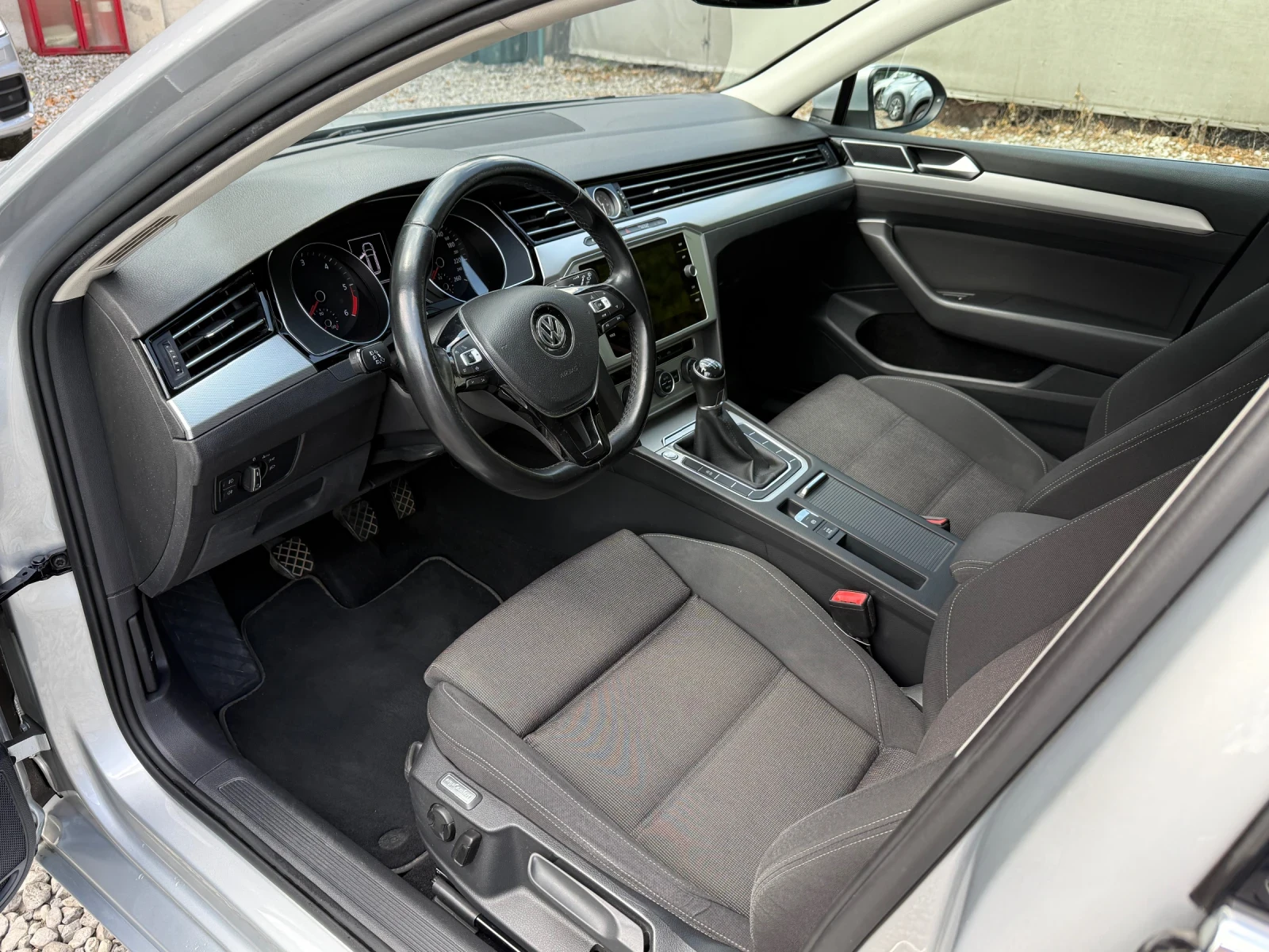 VW Passat 2.0TDI 150k.c. - EURO6c - С ГАРАНЦИЯ - ТОП!, снимка 8 - Автомобили и джипове - 54914616