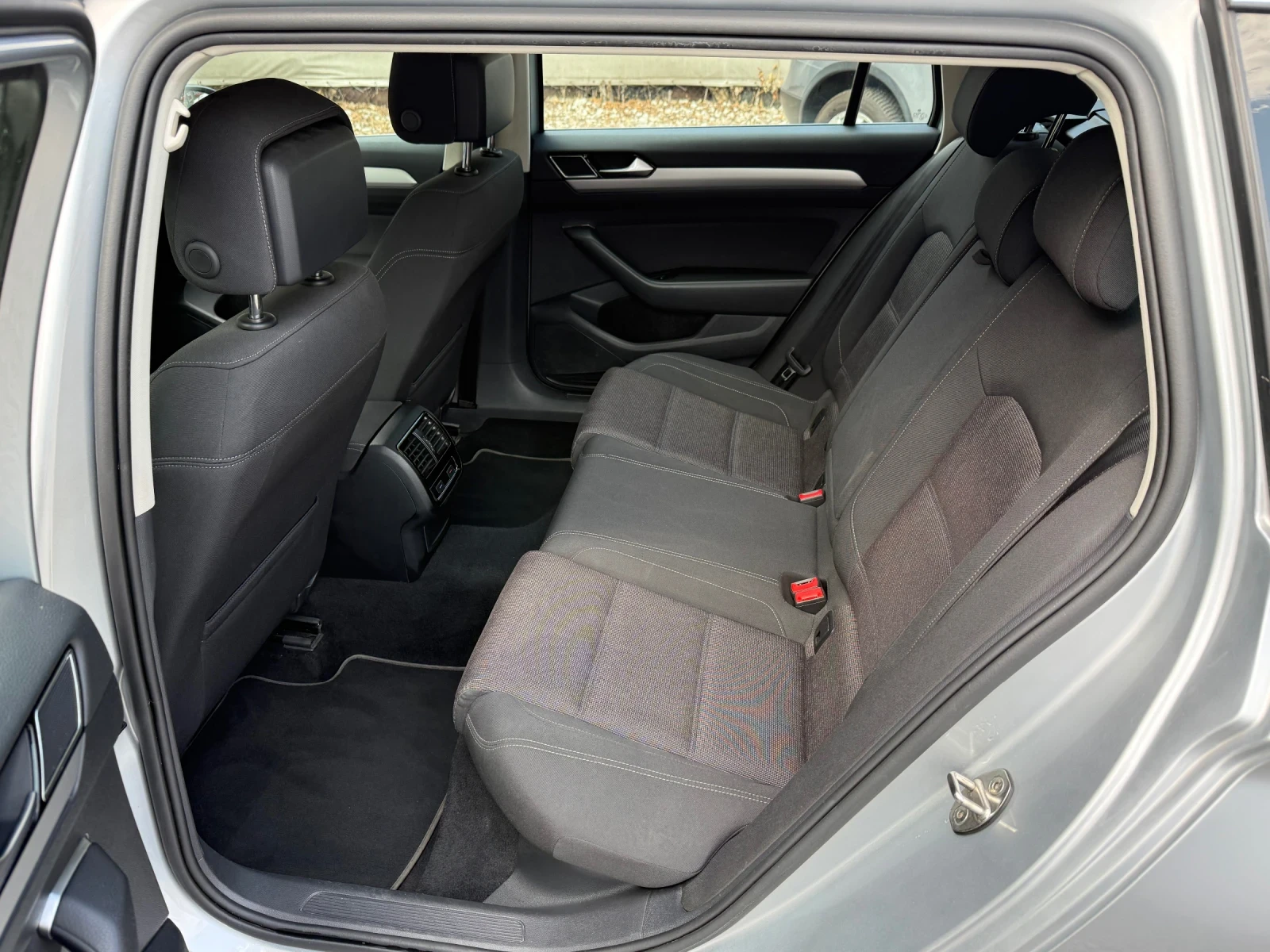 VW Passat 2.0TDI 150k.c. - EURO6c - С ГАРАНЦИЯ - ТОП!, снимка 9 - Автомобили и джипове - 54914616