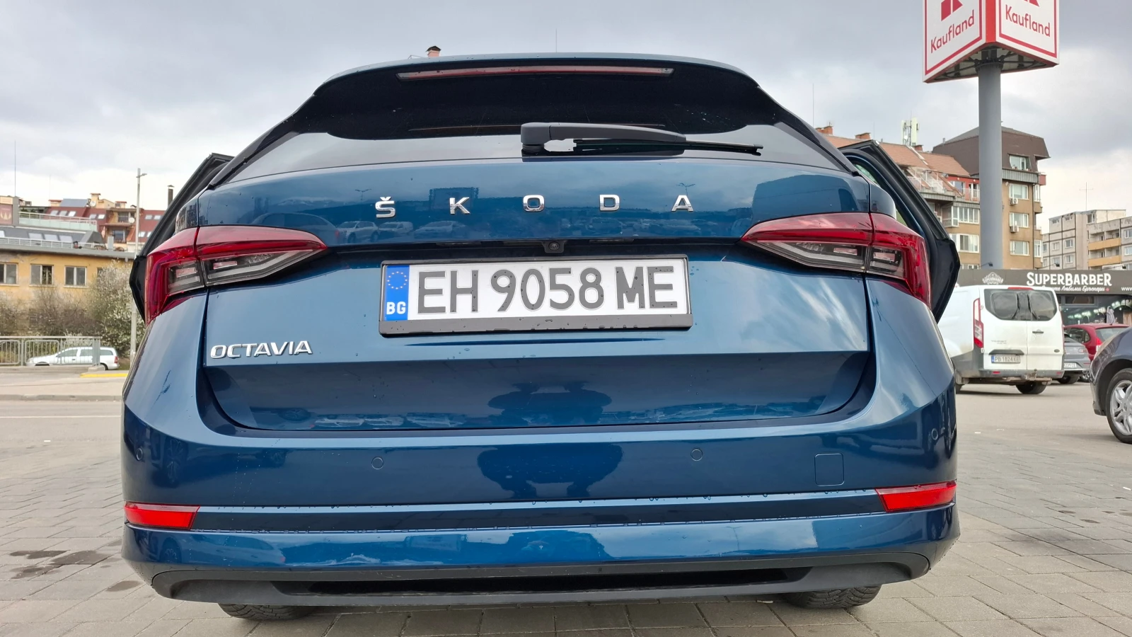 Skoda Octavia 2.0 TDI Premium, снимка 7 - Автомобили и джипове - 55132206