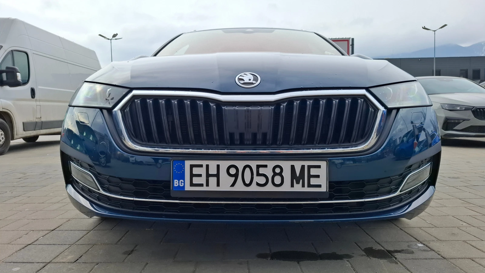 Skoda Octavia 2.0 TDI Premium, снимка 2 - Автомобили и джипове - 55132206