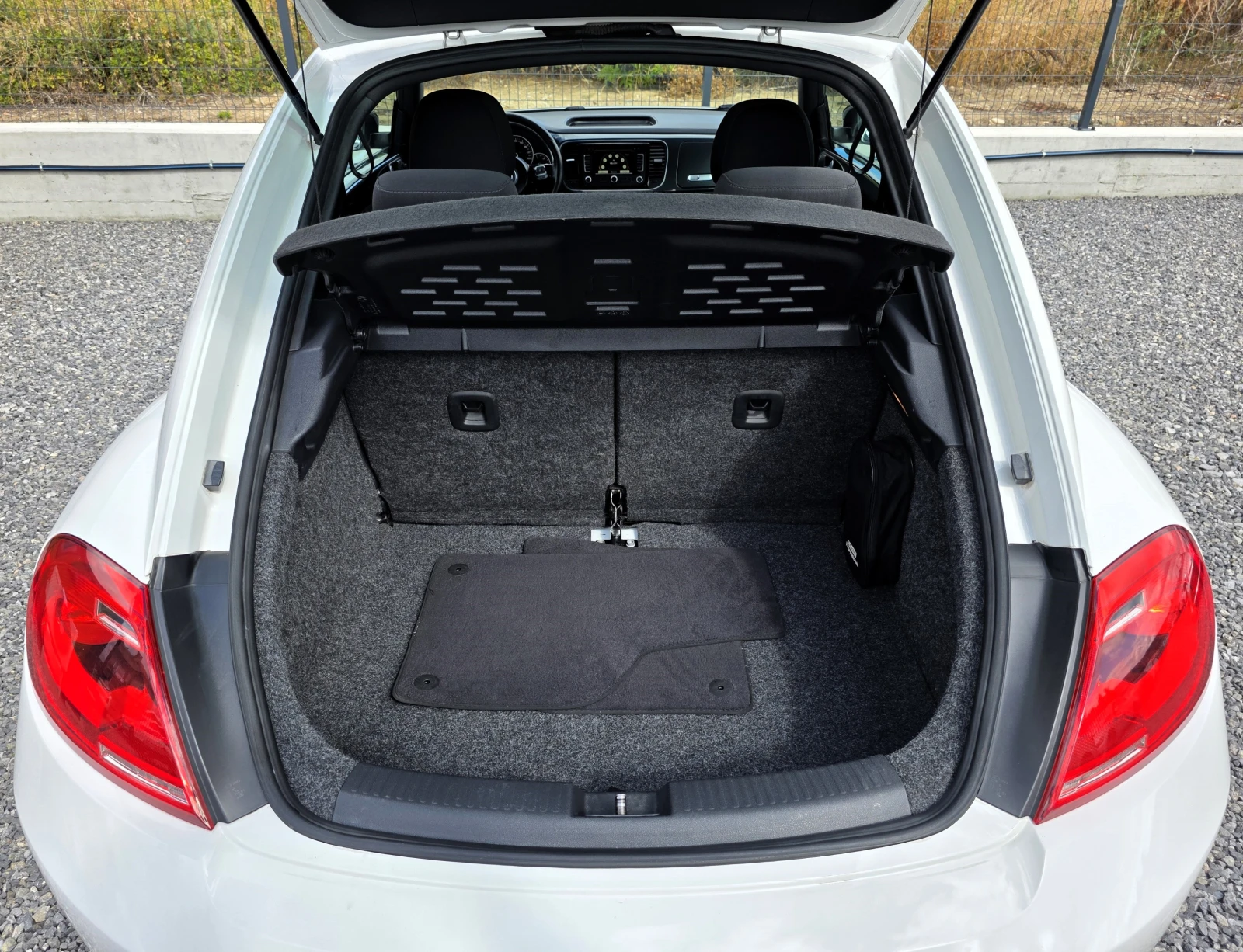 VW Beetle 2.0TSI/200ps/DSG, снимка 12 - Автомобили и джипове - 56244499