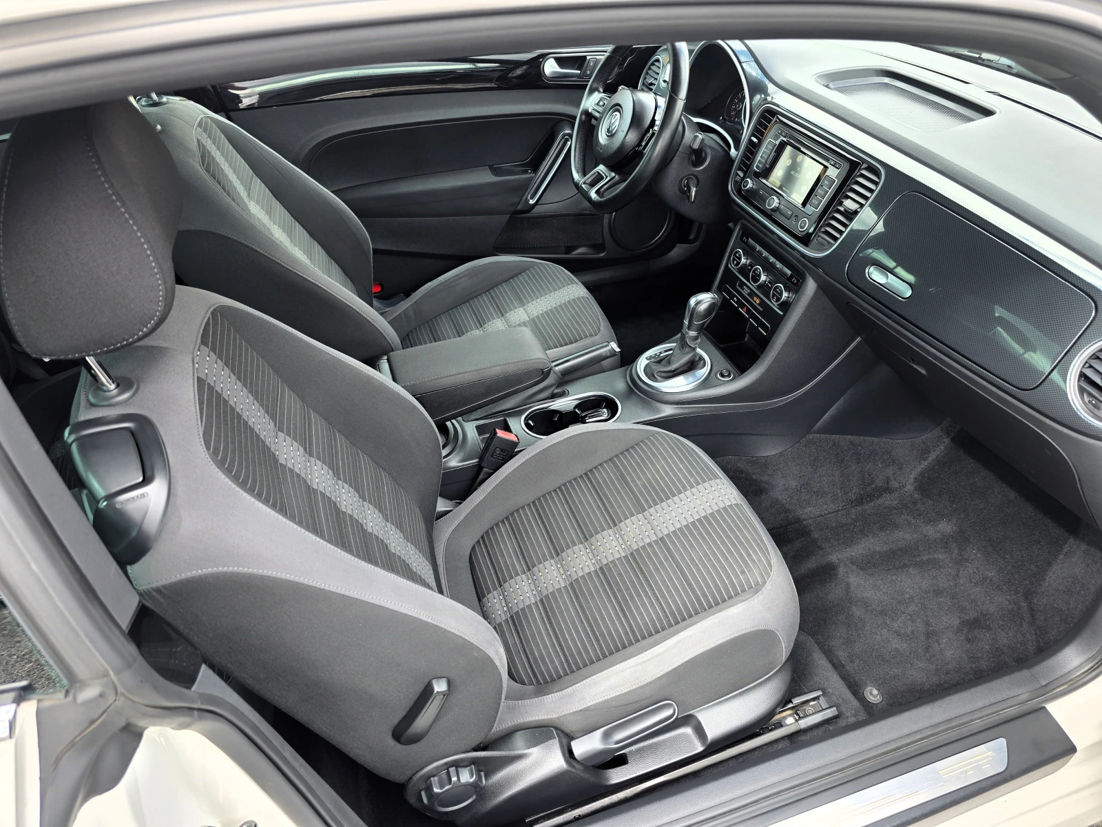 VW Beetle 2.0TSI/200ps/DSG, снимка 10 - Автомобили и джипове - 56244499