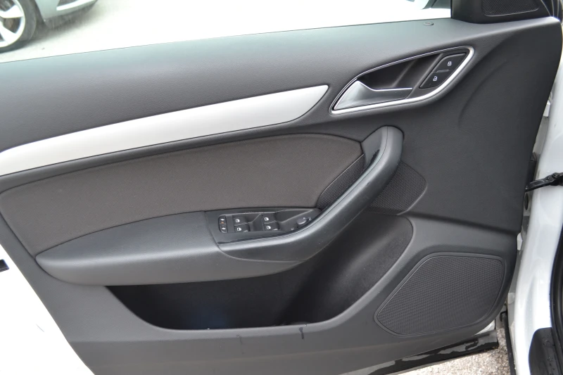 Audi Q3 2.0TDI-TOP, снимка 11 - Автомобили и джипове - 52051729