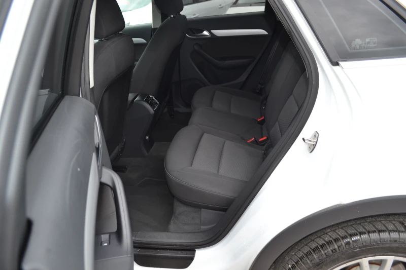 Audi Q3 2.0TDI-TOP, снимка 8 - Автомобили и джипове - 52051729