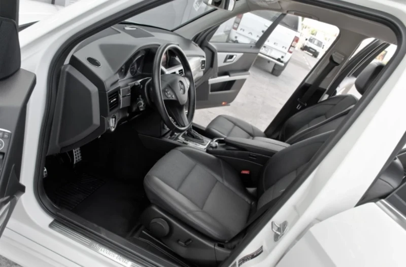 Mercedes-Benz GLK 220CDI AMG OPTIC, снимка 13 - Автомобили и джипове - 52426939