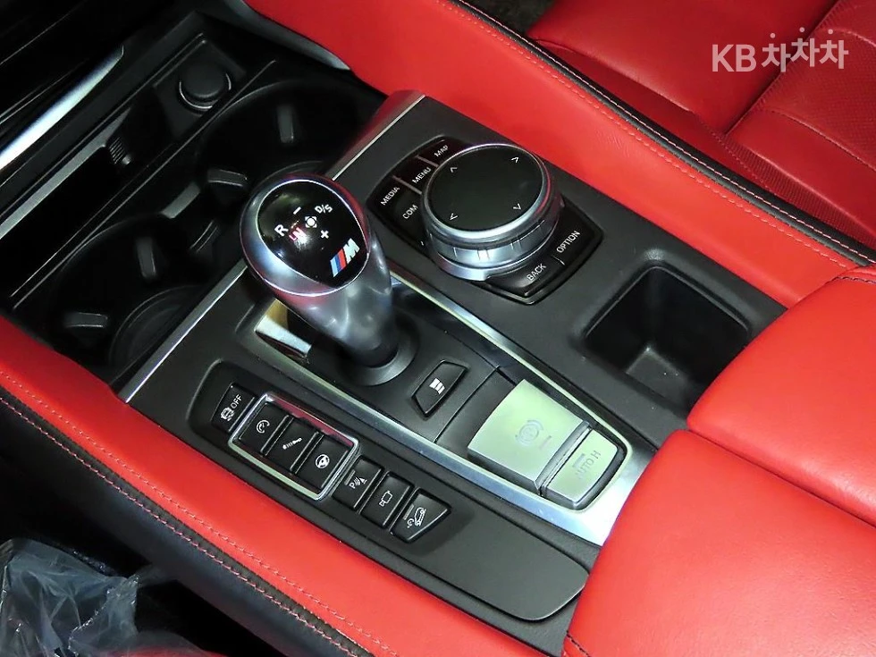 BMW X6 M| B&W| HUD| ALCANTARA| ЩОРИ, снимка 11 - Автомобили и джипове - 54454923