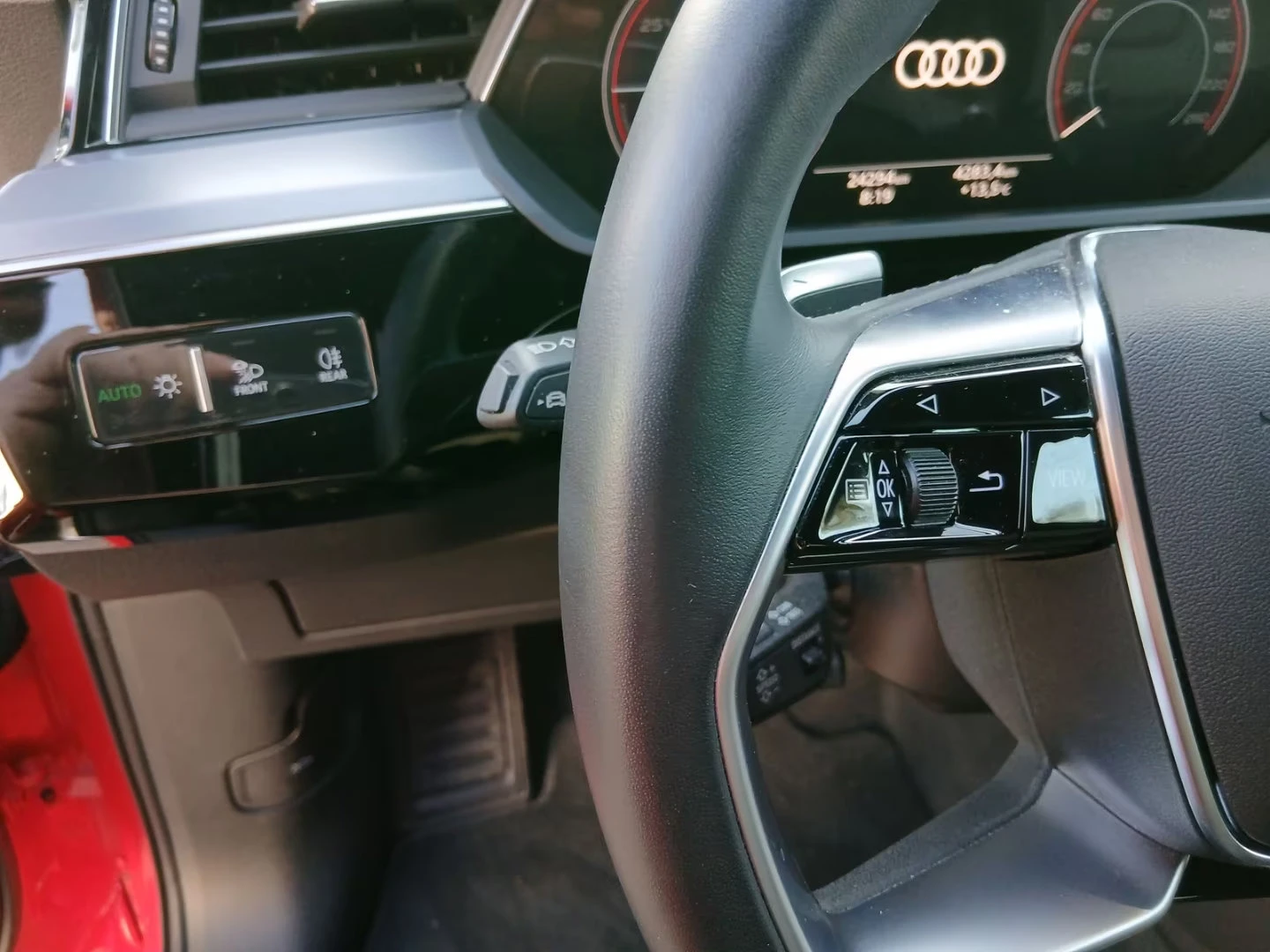 Audi Q8 50/E-TRON/340HP/SPORTBACK/ADVANCED/AHK/CPLAY/371q, снимка 9 - Автомобили и джипове - 54778028