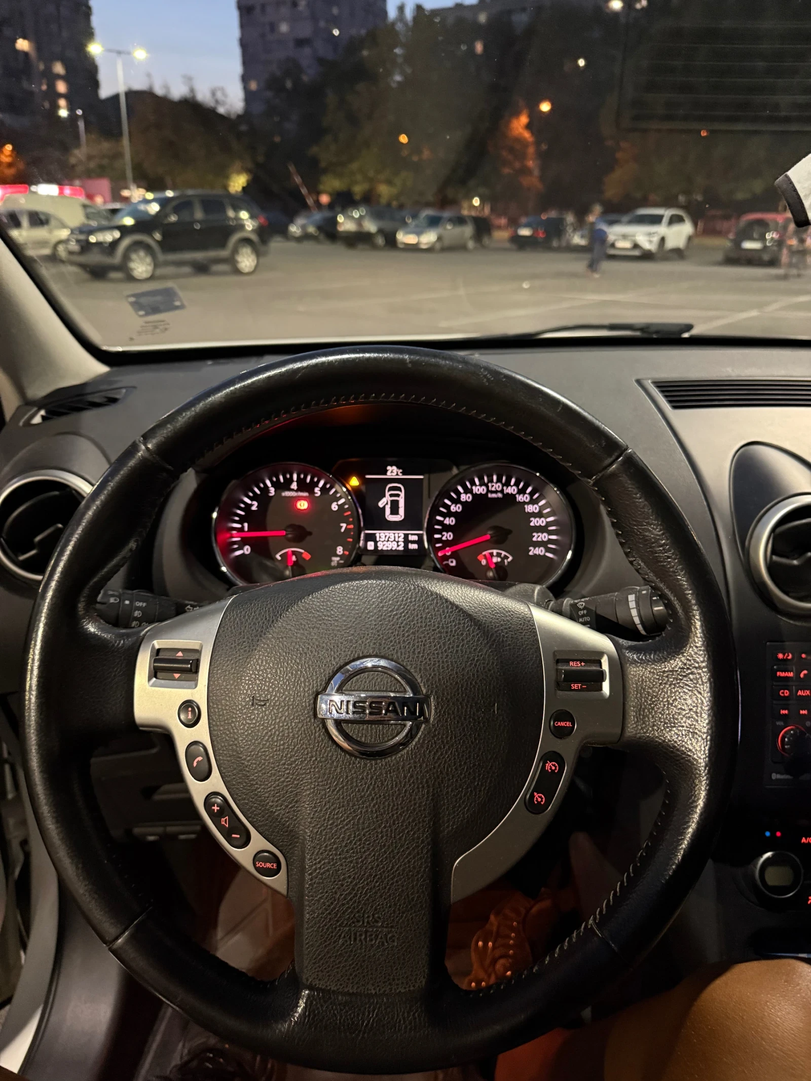 Nissan Qashqai Nissan Qashqai 2.0i, снимка 15 - Автомобили и джипове - 56036815