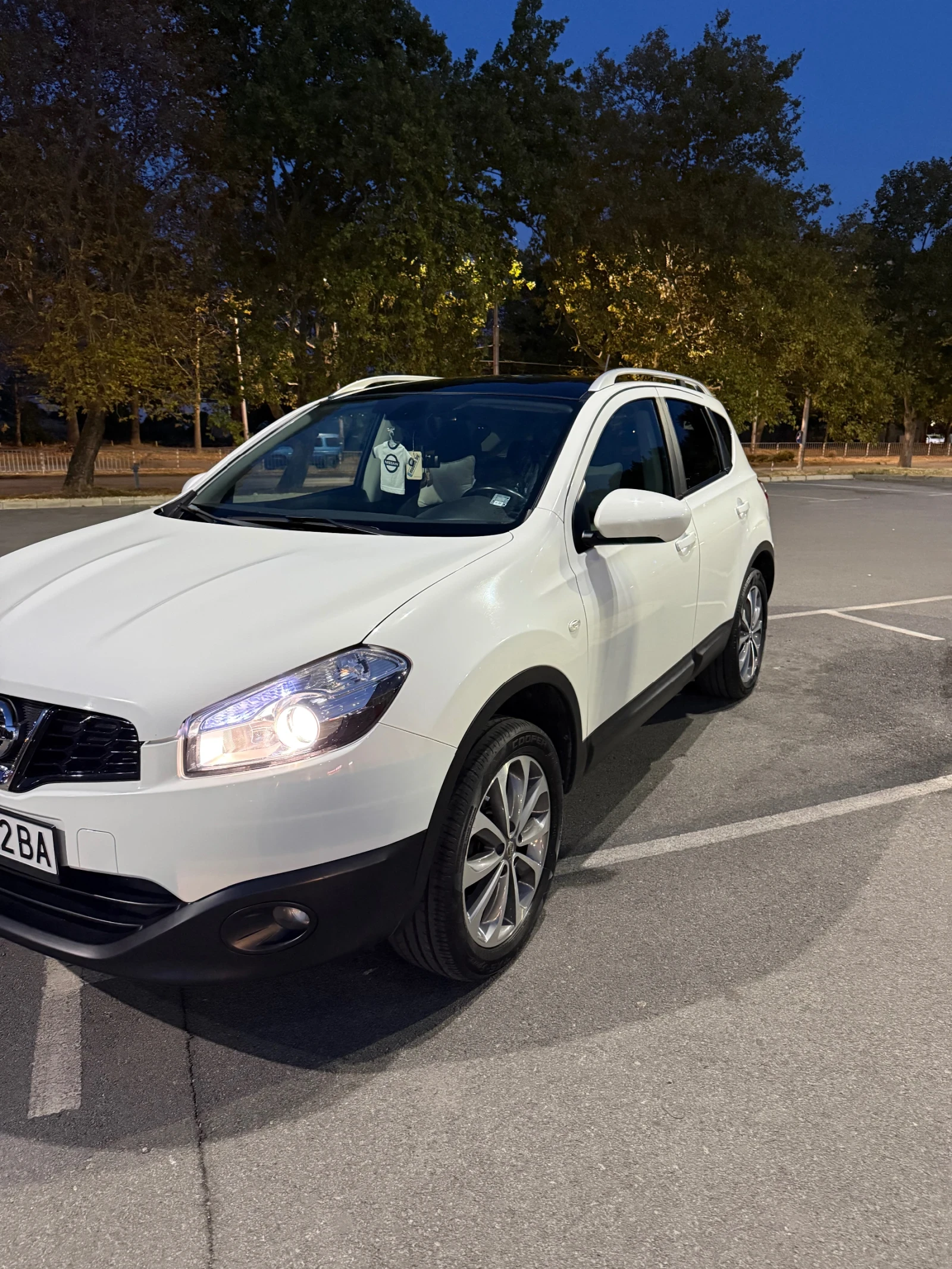 Nissan Qashqai Nissan Qashqai 2.0i, снимка 4 - Автомобили и джипове - 56036815
