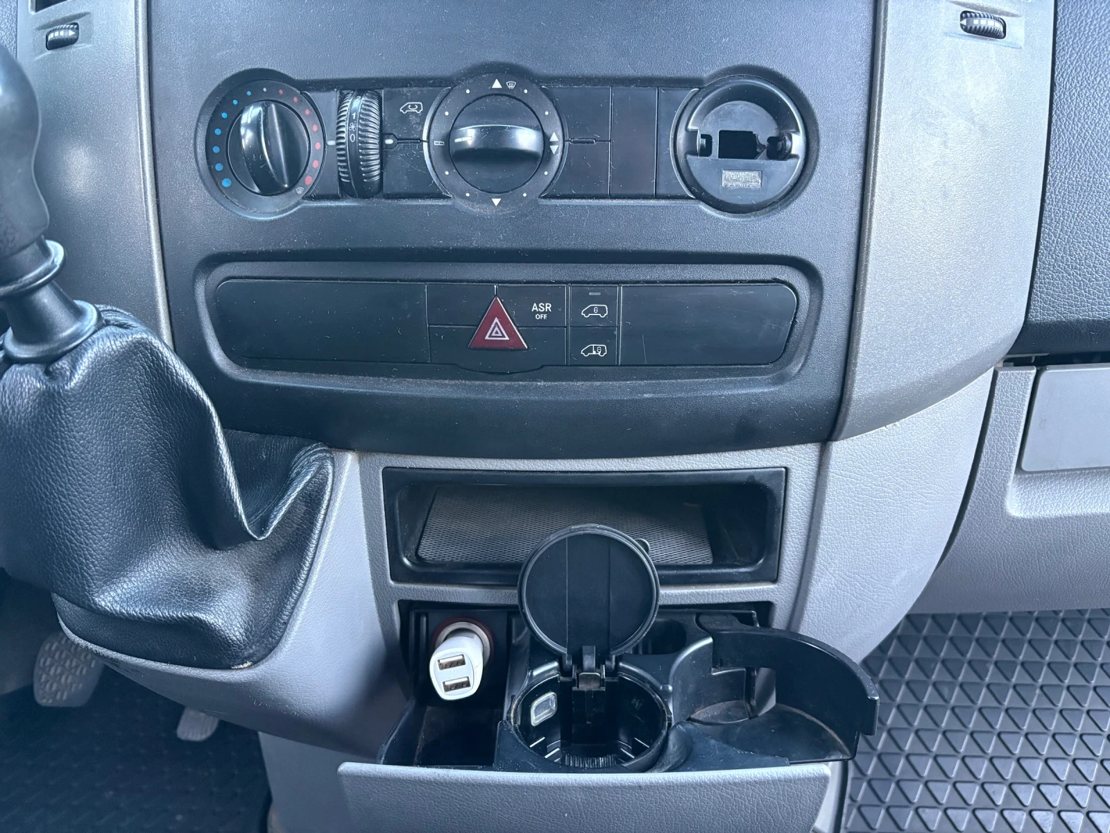 VW Crafter 2.0 tdi дълга база , снимка 9 - Бусове и автобуси - 56201032