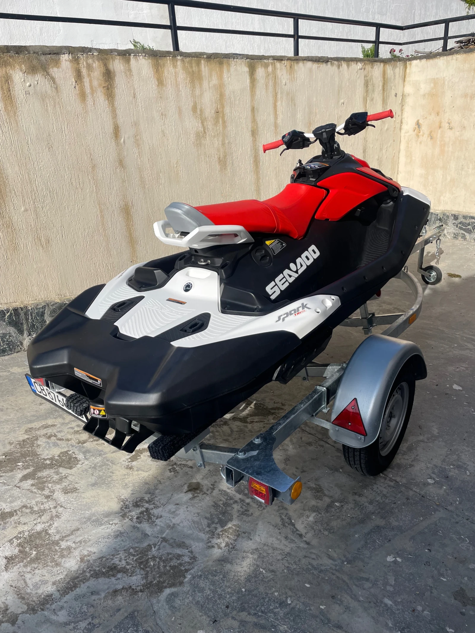 Джет Bombardier Sea Doo SPARK TRIXX 3up , снимка 3 - Воден транспорт - 55384105