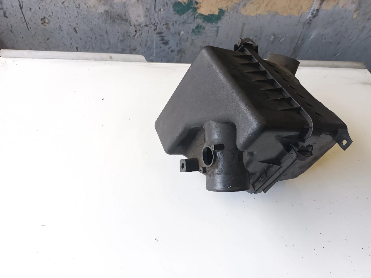 кутия въздушен филтър Тойота Рав 4 2.2 д кат бл