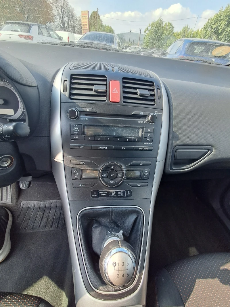 Toyota Auris 1.4, снимка 7 - Автомобили и джипове - 47775252