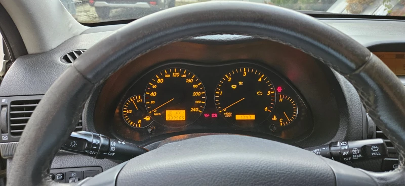 Toyota Avensis D4D, снимка 5 - Автомобили и джипове - 52309758