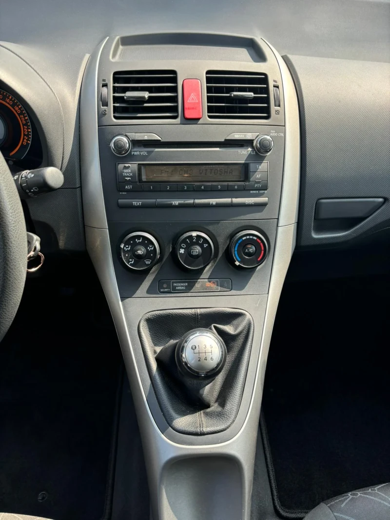 Toyota Auris 1.4 D4D 6 скорости, снимка 8 - Автомобили и джипове - 52857264