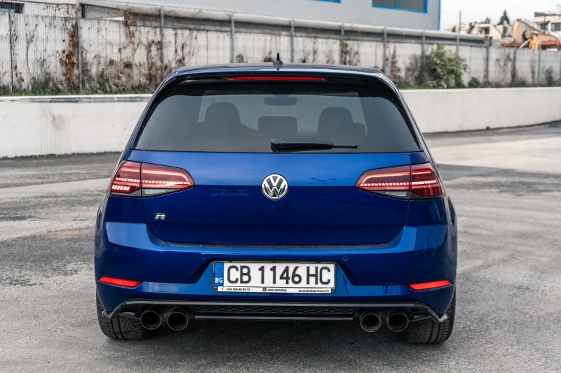 VW Golf R MK7.5 PERFORMANCE PACK От Порше София AKRAPOVIC , снимка 5 - Автомобили и джипове - 53103913