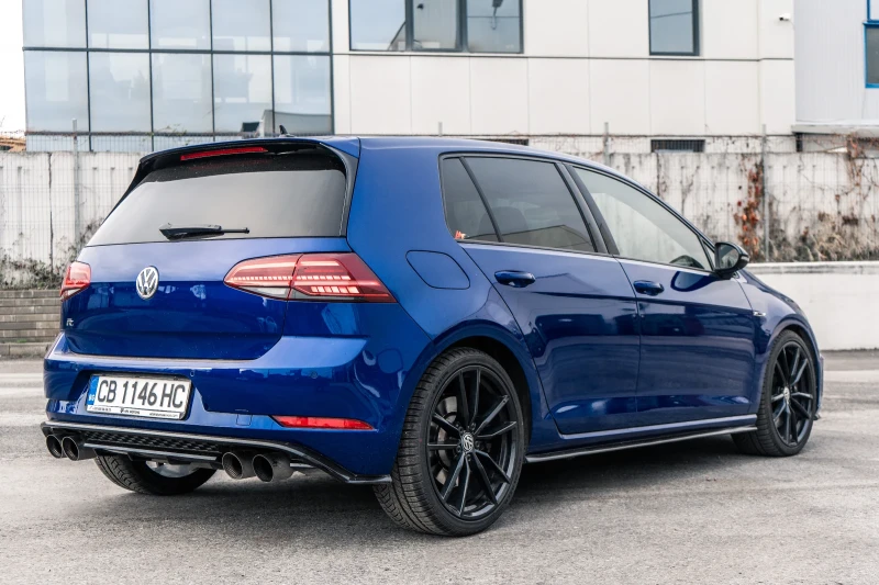 VW Golf R MK7.5 PERFORMANCE PACK От Порше София AKRAPOVIC , снимка 4 - Автомобили и джипове - 53103913