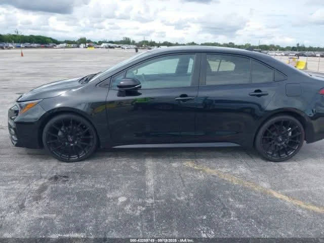 Toyota Corolla SE NIGHTSHADE EDITION - изображение 8