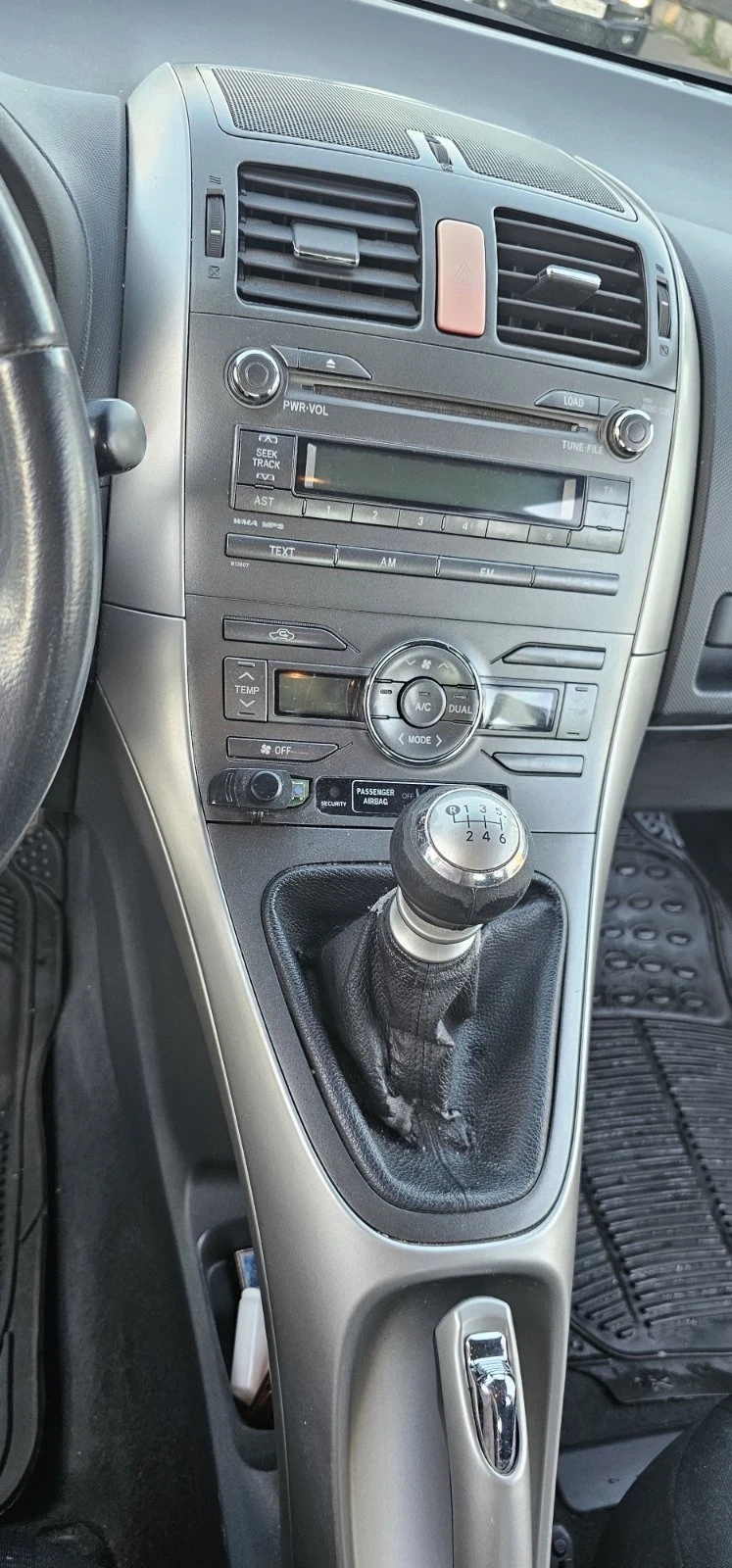 Toyota Auris, снимка 5 - Автомобили и джипове - 56350762