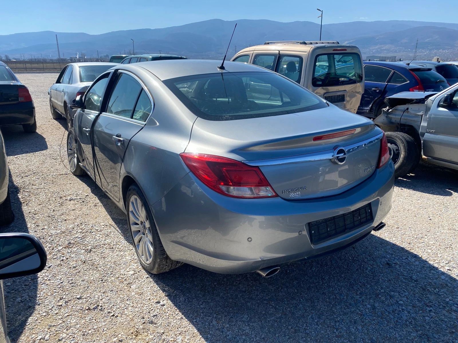 Opel Insignia 1.6 - изображение 2