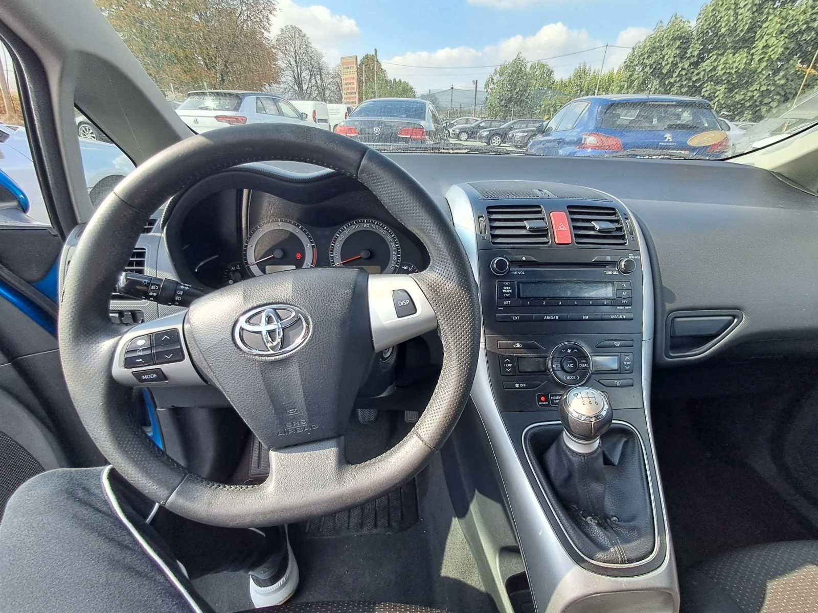 Toyota Auris 1.4 - изображение 6