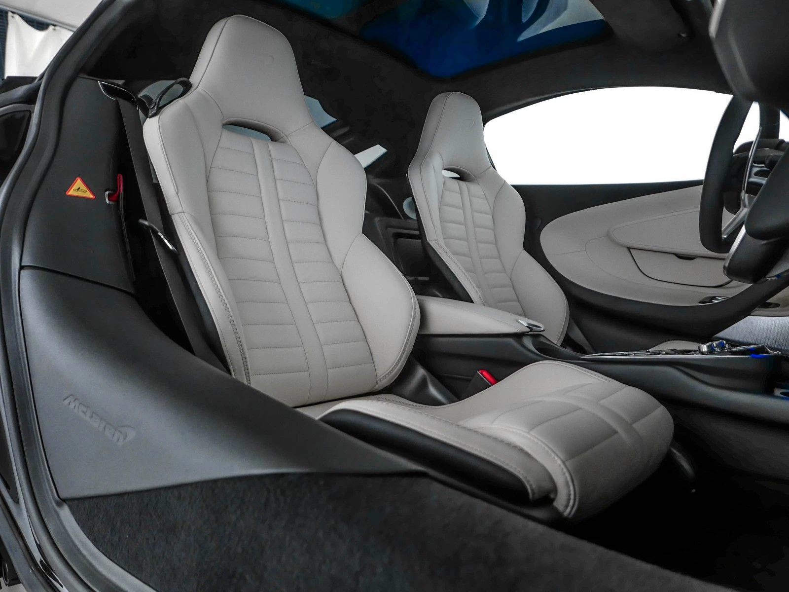 McLaren GT S/ CERAMIC/ B&W/ CAMERA/ PANO/ | Mobile.bg   12