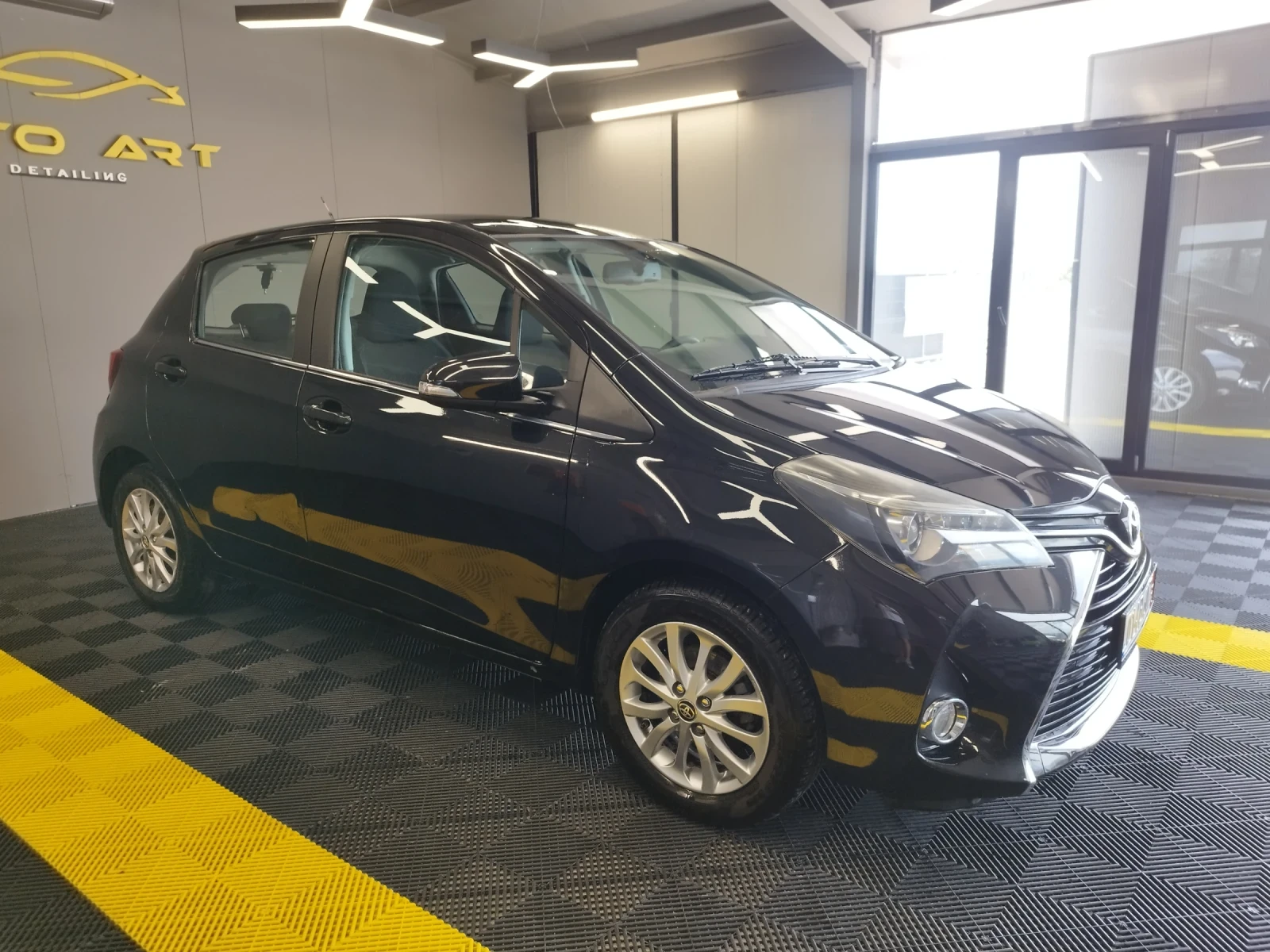Toyota Yaris 1.3 бензин Автоматик 99кс. FULL - изображение 3