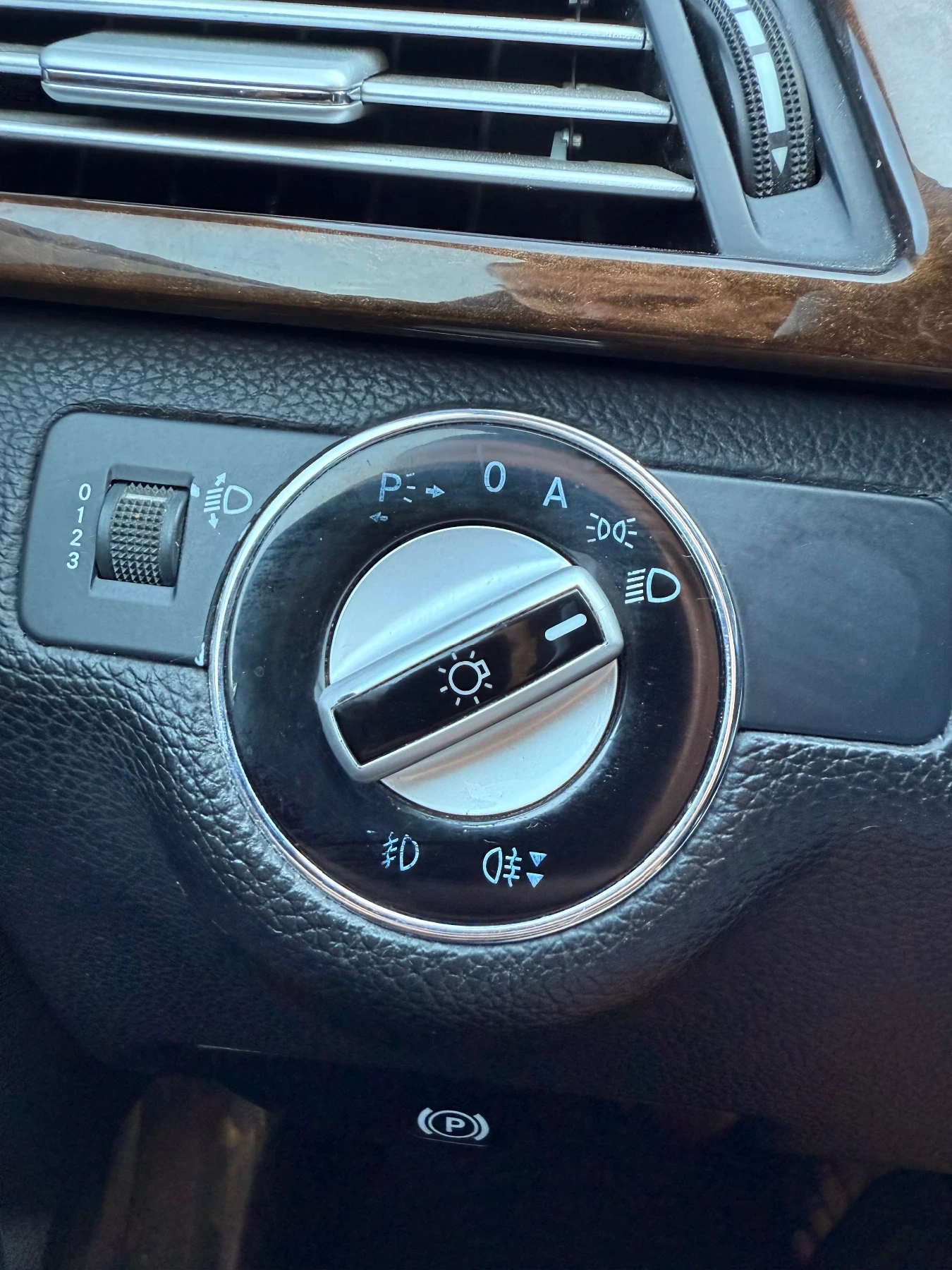 Mercedes-Benz E 200  - изображение 6