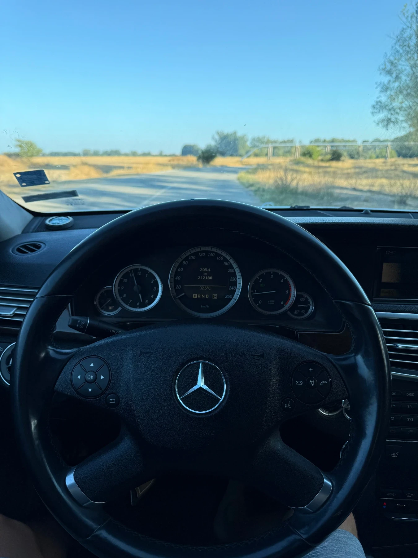 Mercedes-Benz E 200  - изображение 5