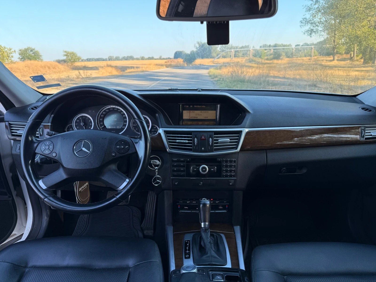 Mercedes-Benz E 200  - изображение 7