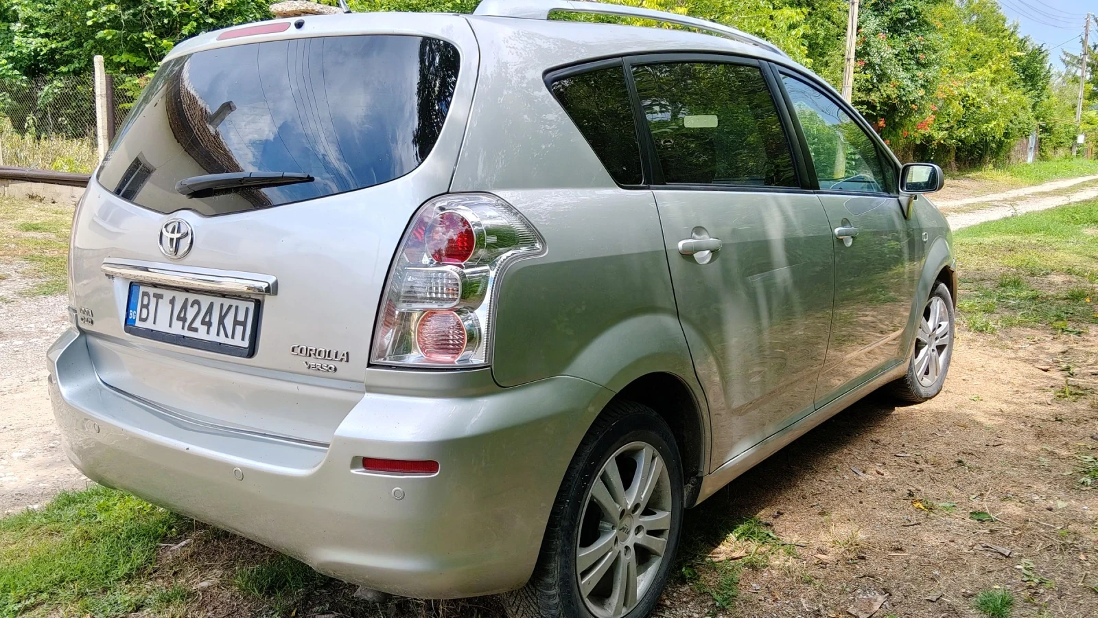 Toyota Corolla verso 2.2 D4D, снимка 10 - Автомобили и джипове - 55099468