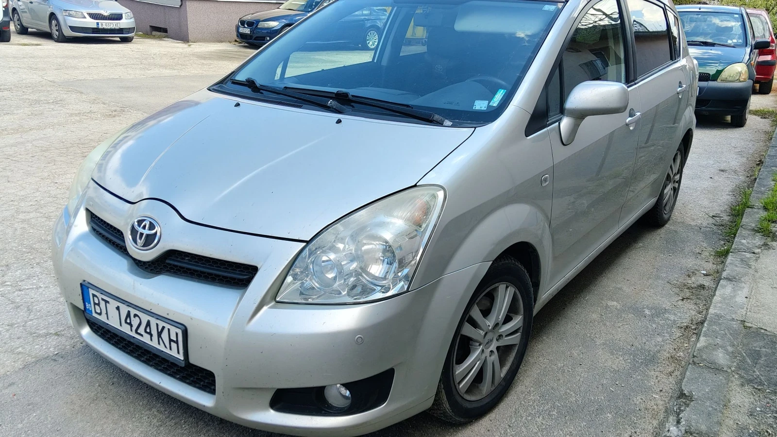 Toyota Corolla verso 2.2 D4D, снимка 4 - Автомобили и джипове - 54244698
