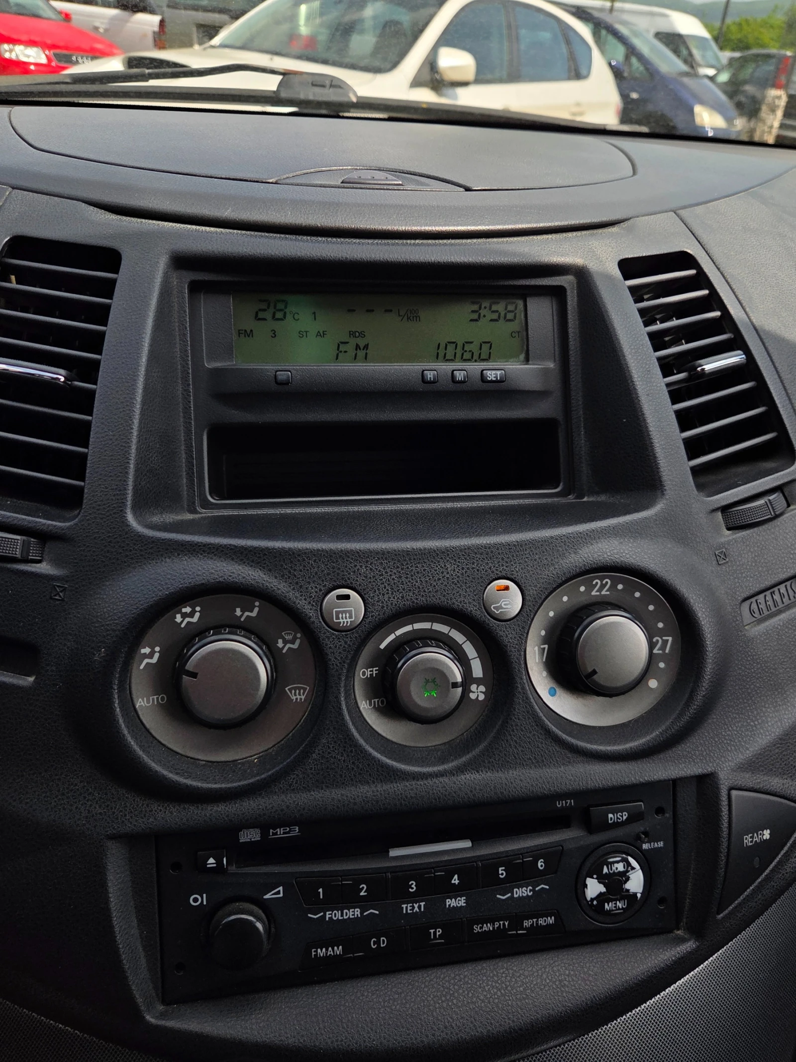 Mitsubishi Grandis 2.0Di-D 7 местна* Intense* , снимка 10 - Автомобили и джипове - 54509246