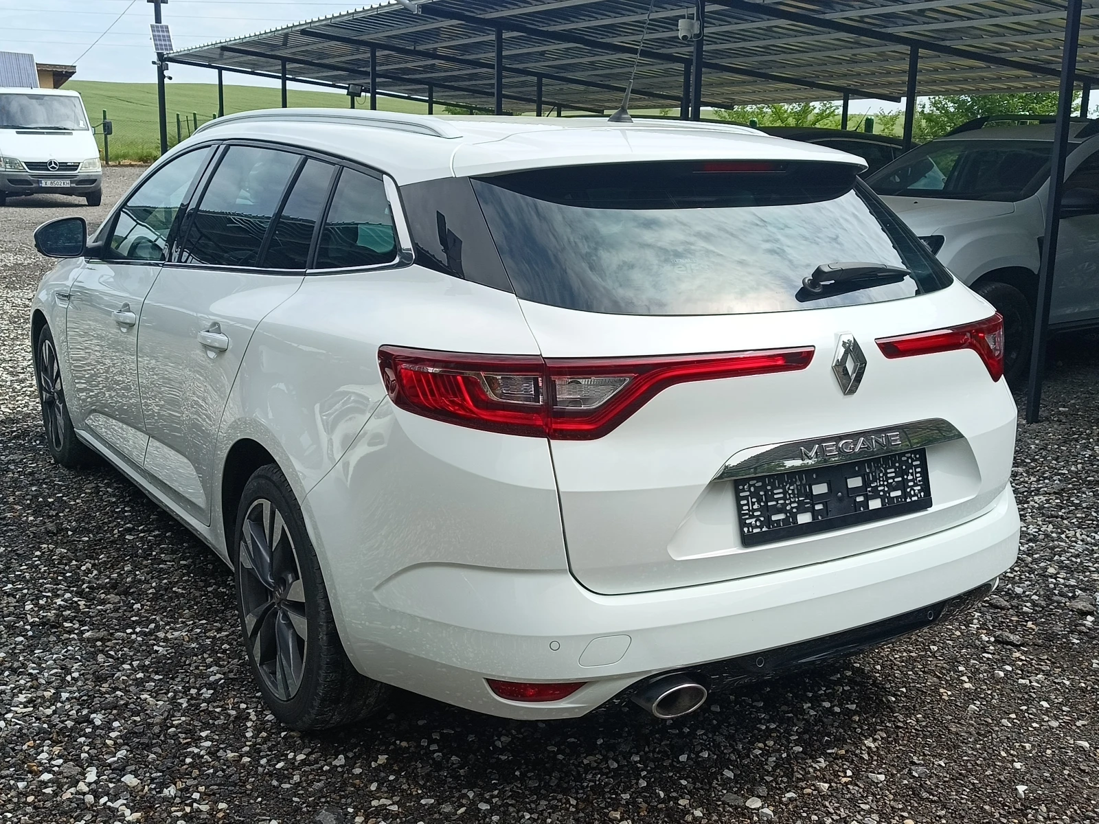 Renault Megane 1.3i Автоматик, снимка 4 - Автомобили и джипове - 54633519