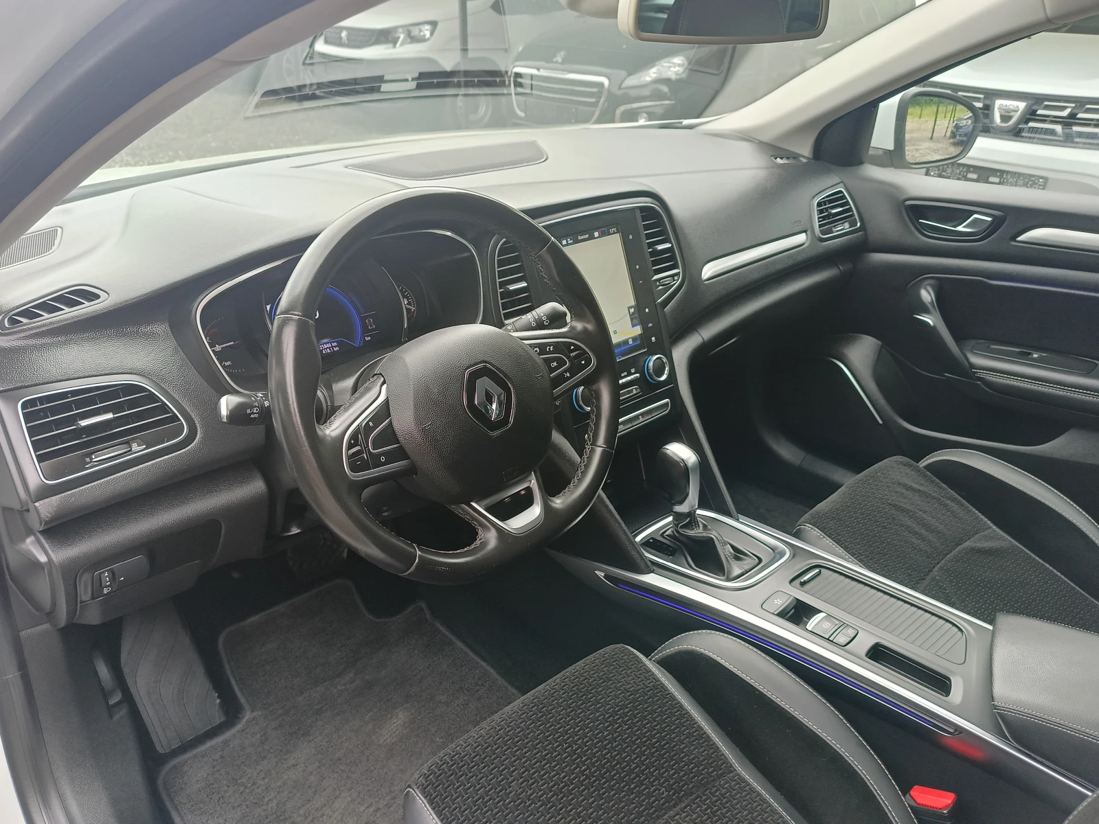 Renault Megane 1.3i Автоматик, снимка 11 - Автомобили и джипове - 54633519