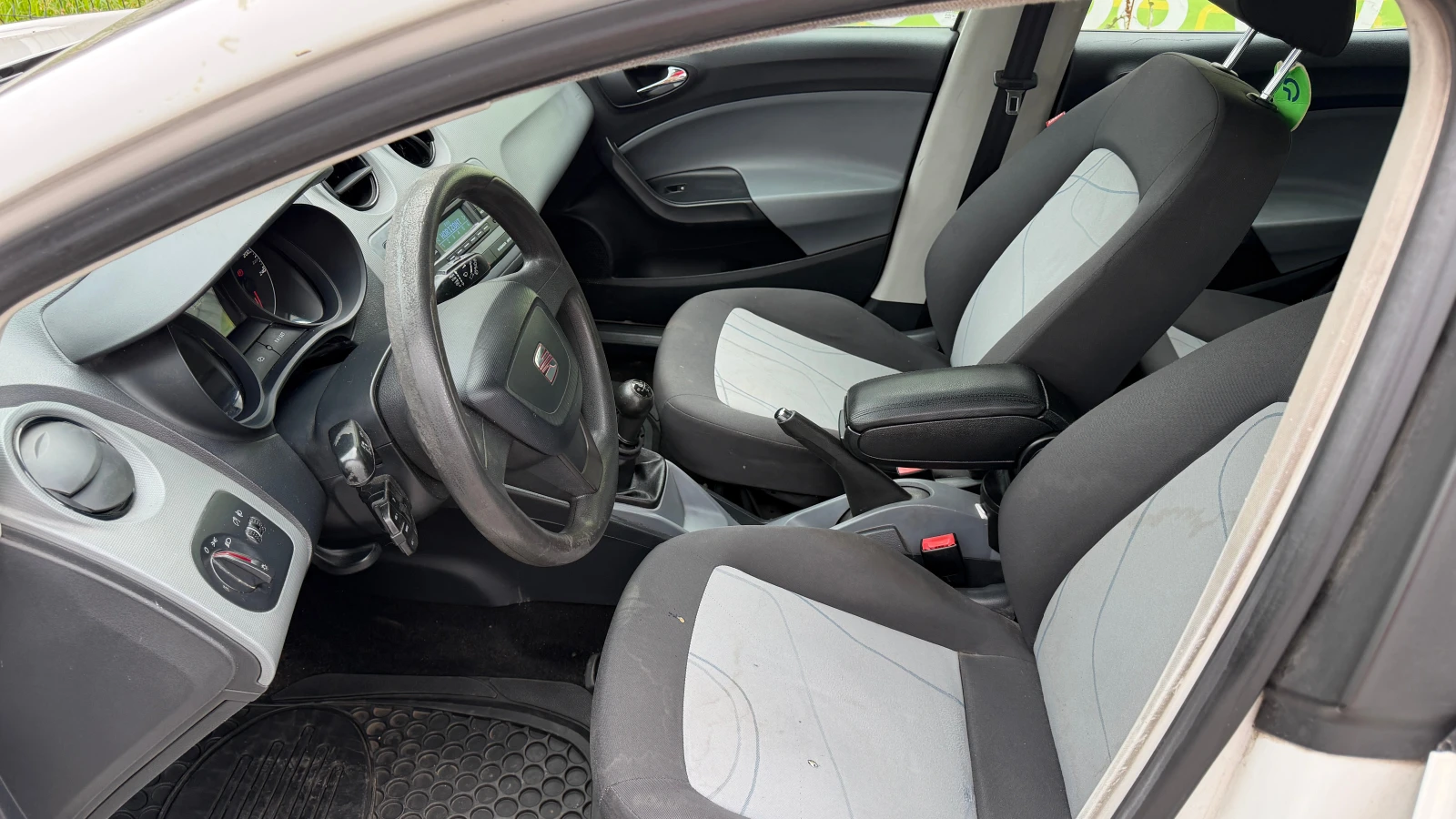 Seat Ibiza 1.4 i 16V, снимка 8 - Автомобили и джипове - 55184602