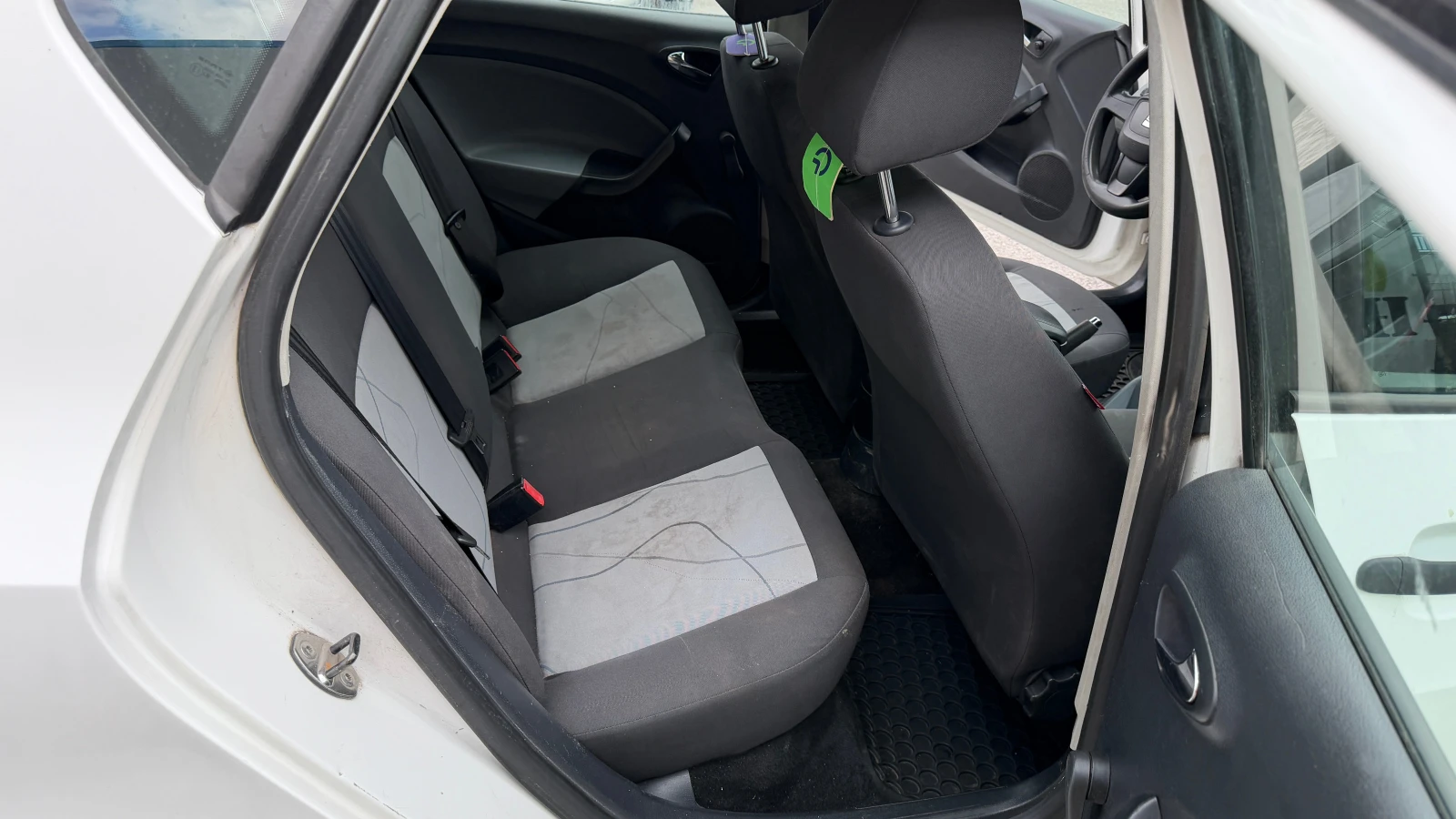 Seat Ibiza 1.4 i 16V, снимка 11 - Автомобили и джипове - 55184602