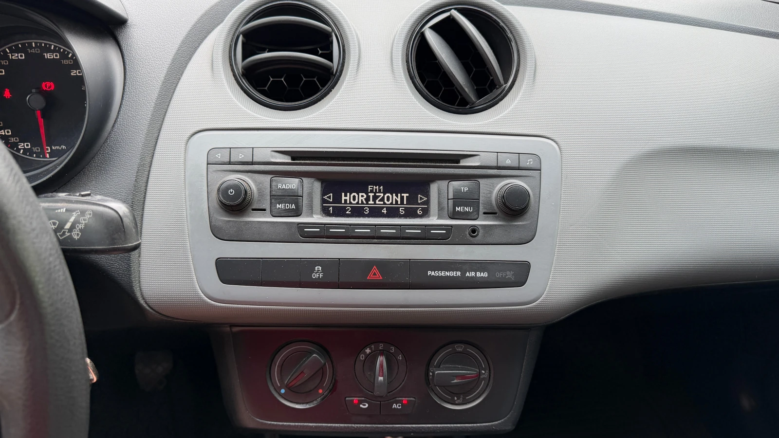 Seat Ibiza 1.4 i 16V, снимка 14 - Автомобили и джипове - 55184602
