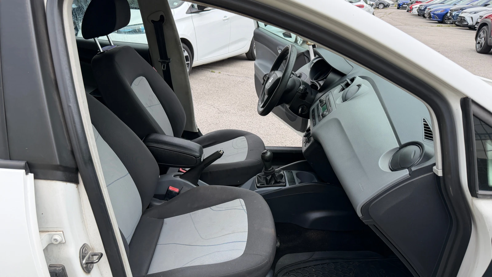 Seat Ibiza 1.4 i 16V, снимка 12 - Автомобили и джипове - 55184602