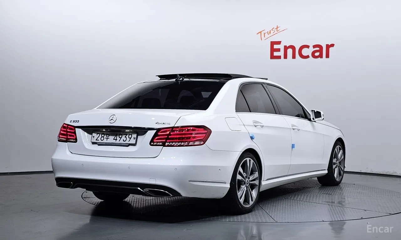 Mercedes-Benz E 300 4MATIC , снимка 2 - Автомобили и джипове - 55475895