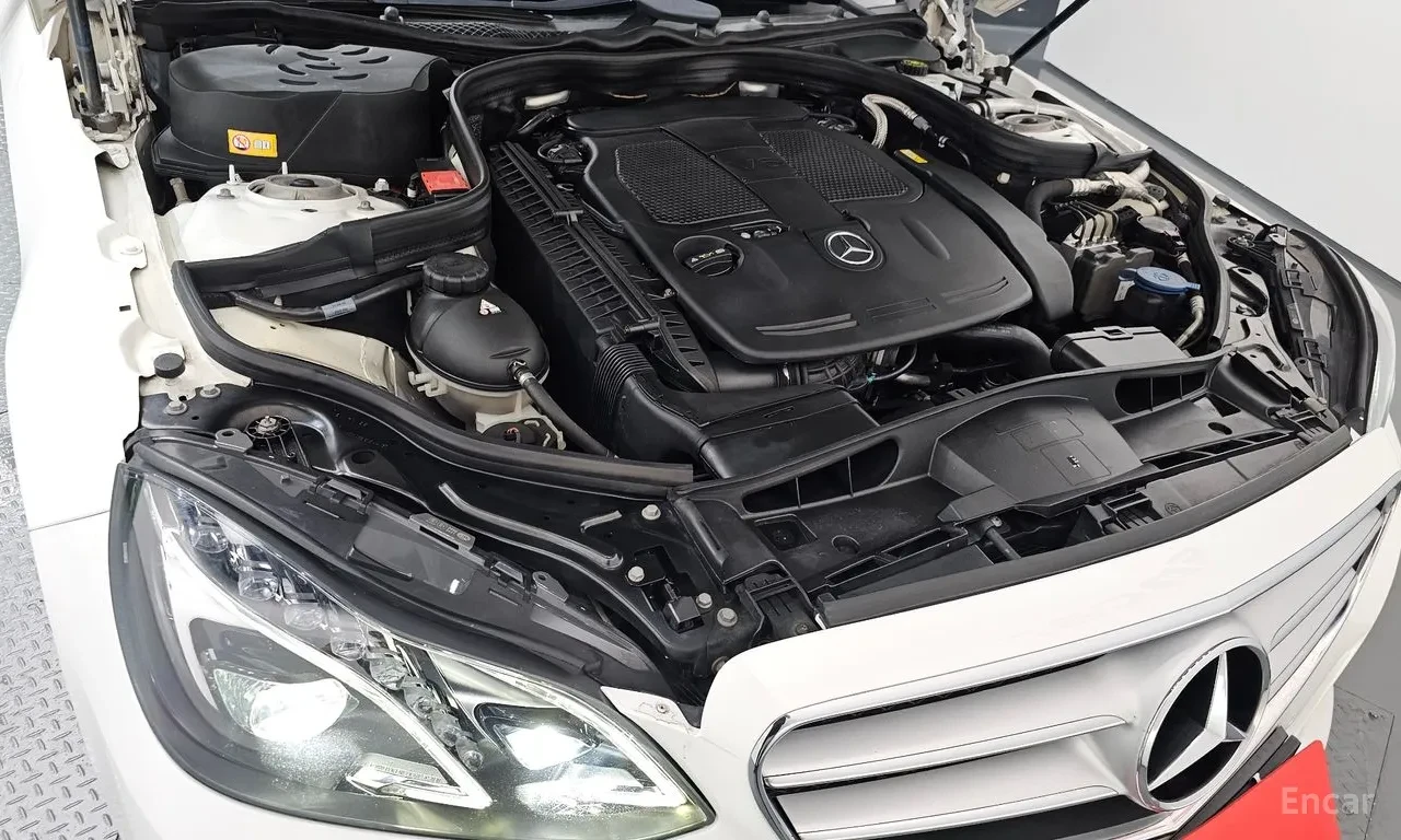 Mercedes-Benz E 300 4MATIC , снимка 4 - Автомобили и джипове - 55475895